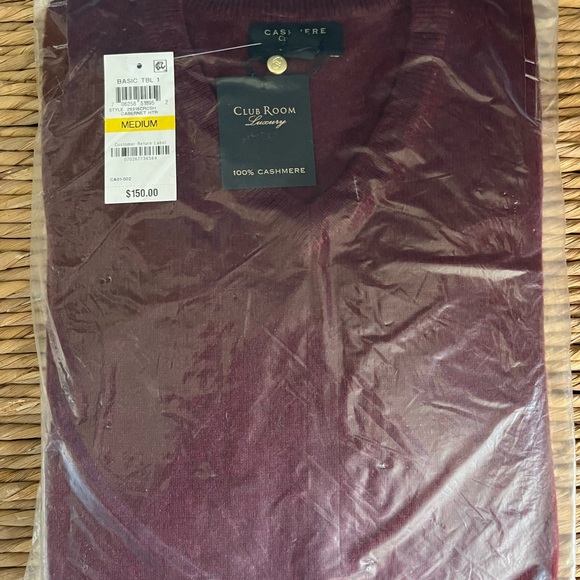 Club Room NWT Luxury 100% Cashmere Mens M V-Neck Cabernet Heather Sweater - Picture 2 of 2